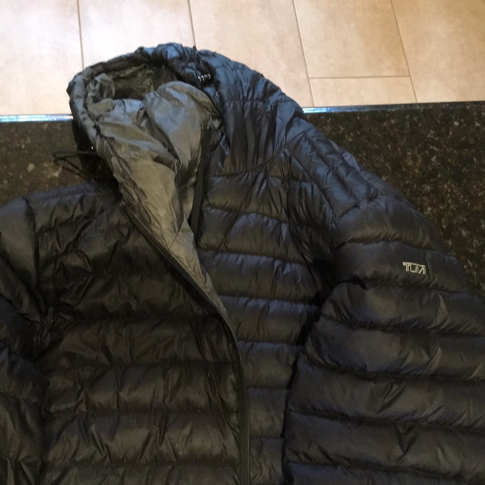 Tumi packable down puffer in black. Perfect condition